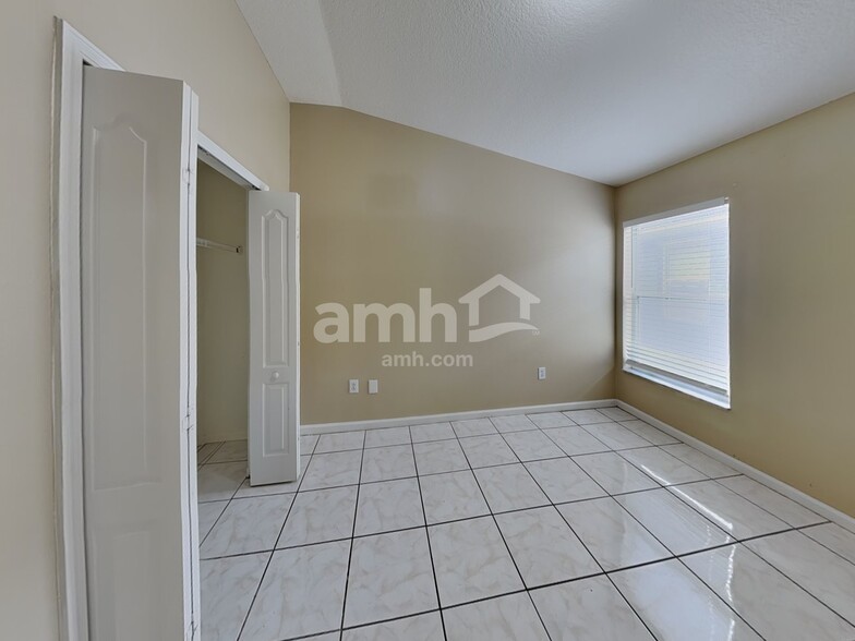 Building Photo - 1027 Summer Breeze Dr