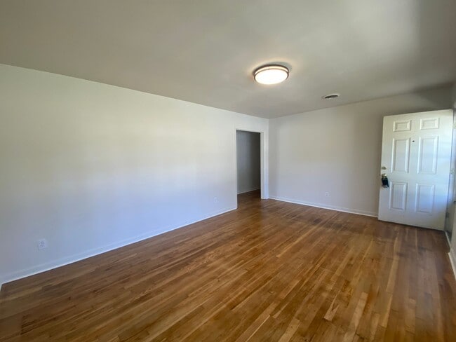 Building Photo - 3bed/2bath home on a HUGE FENCED LOT!!!!!!!!