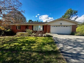 Building Photo - Comfortable Christiansburg Home with Great Location