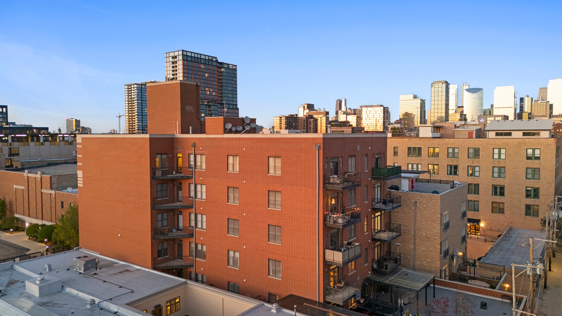 Building Photo - 1355 W Washington Blvd