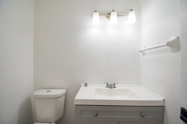 Building Photo - 433 Sunset Dr