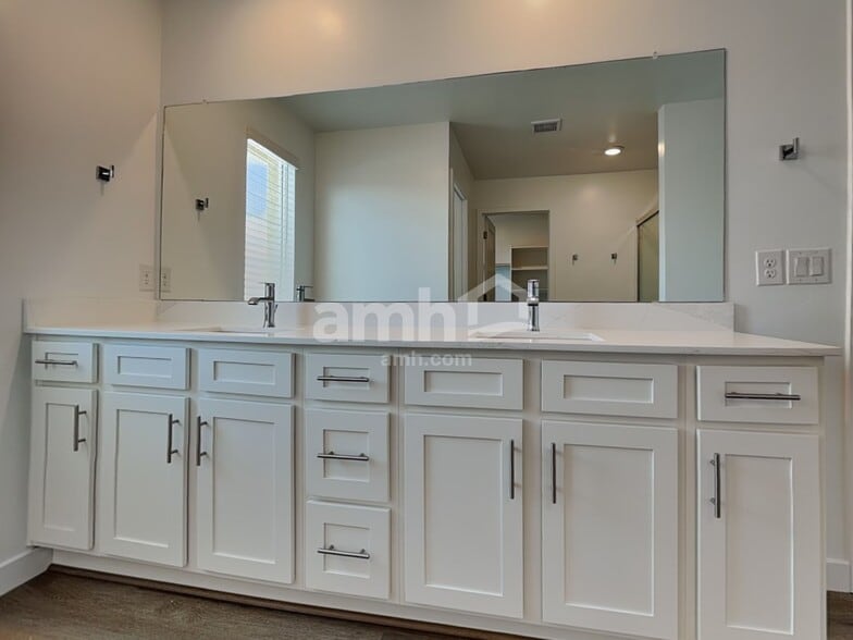 Building Photo - 6466 E Paseo Alga
