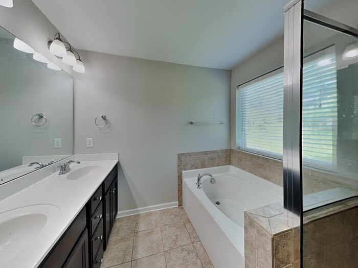 Building Photo - 171 Davelyn Ct