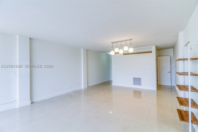 Building Photo - 9381 E Bay Harbor Dr