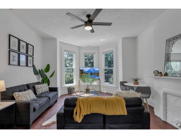 Building Photo - The Artist's Apt. | 2BR | Short North | +Parking
