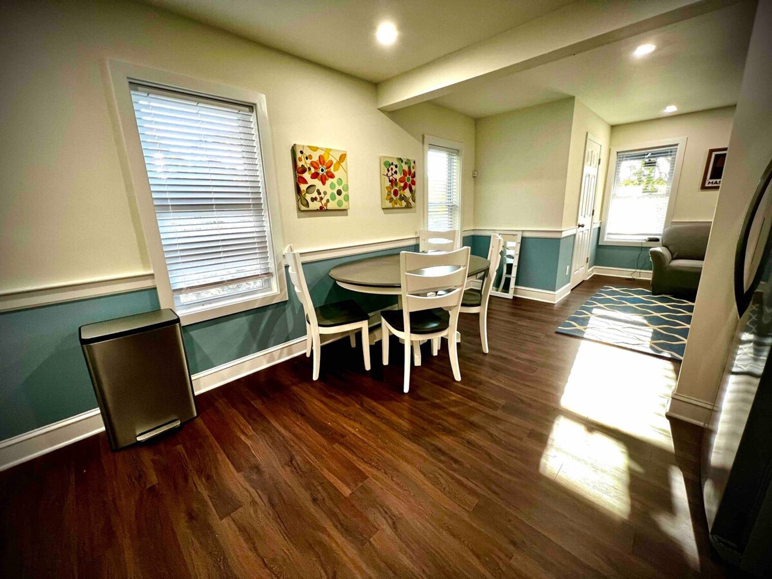 Building Photo - 1594 Main St