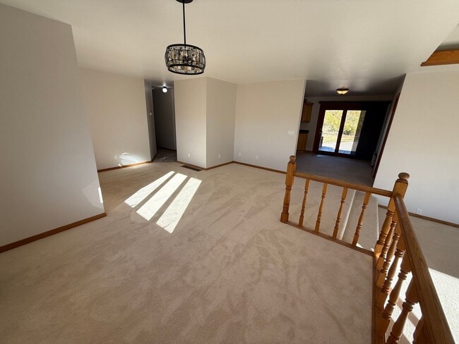 Building Photo - 3 Bed 2 Bath Large Semi-Rural Modern Beautiful Home