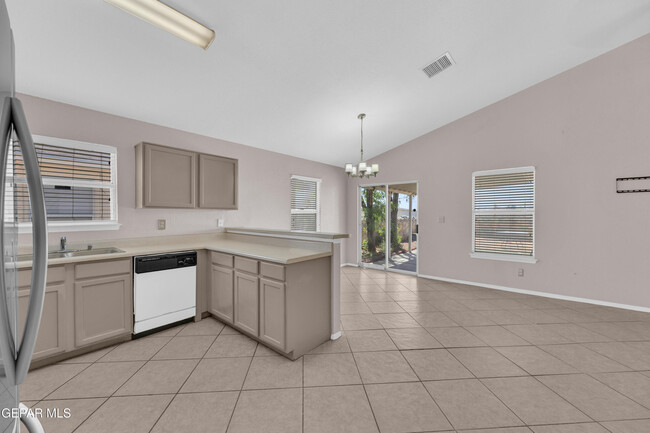 Building Photo - 11868 Oak Crossing Dr