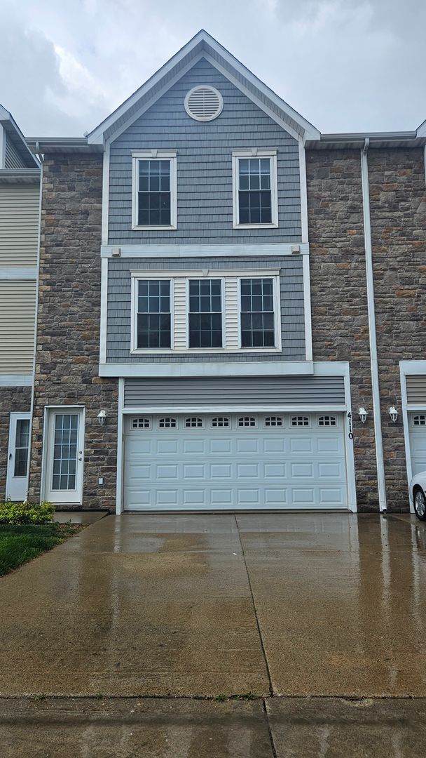 Building Photo - Modern 3-Level Townhouse in a Desirable Ne...