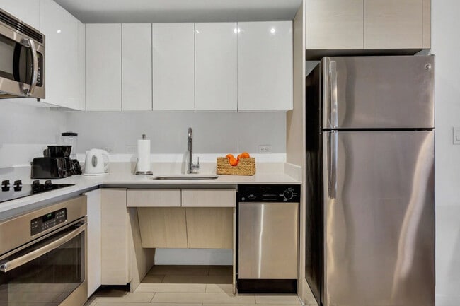 Building Photo - 2602 E Hallandale Beach Blvd