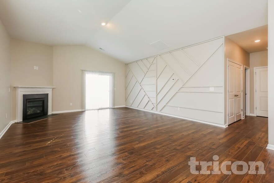 Building Photo - 250 Fenwick Dr