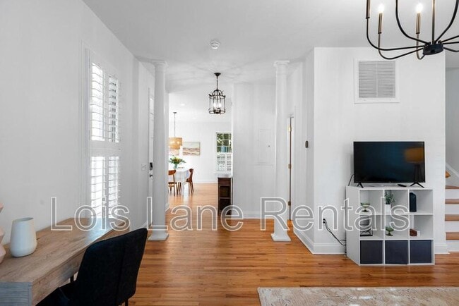 Building Photo - 5 Radcliffe Pl