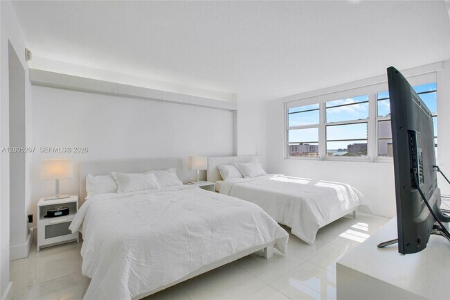 Building Photo - 6917 Collins Ave