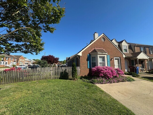 Building Photo - 2 Bed 2 Bath Townhouse