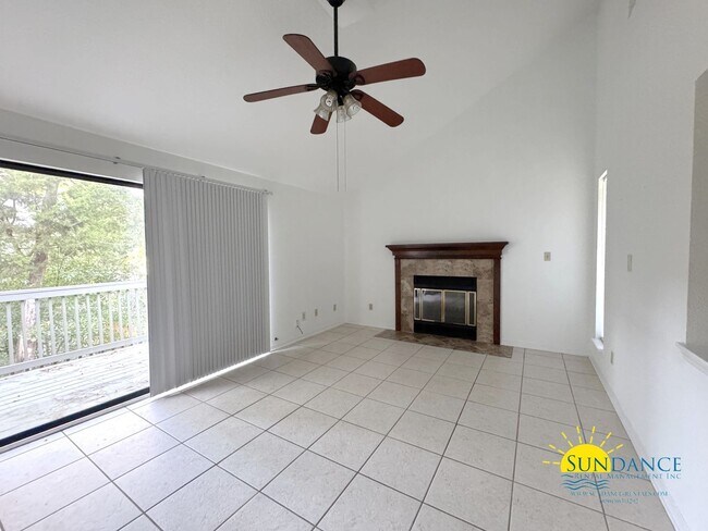 Building Photo - Charming Downtown Condo in Fort Walton Beach!