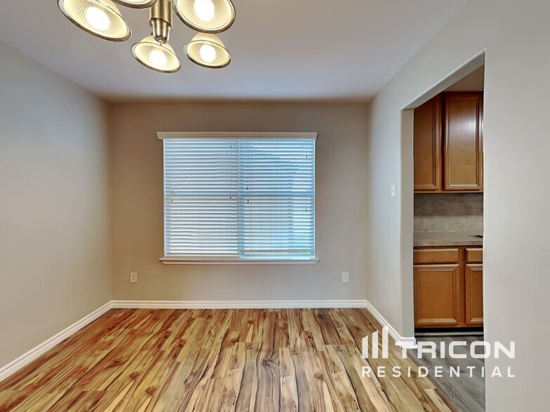 Building Photo - 1910 Flycaster Dr