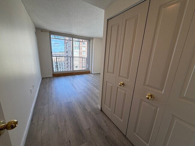 Building Photo - 8 Museum Way