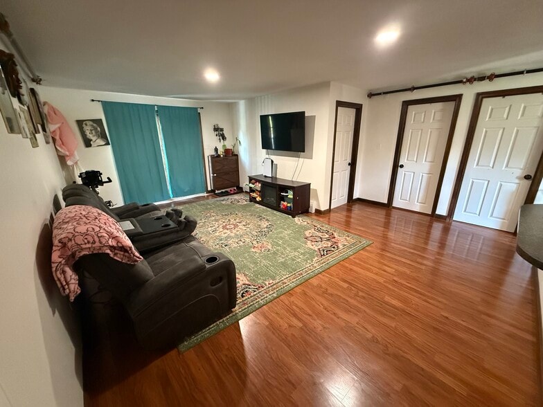 Building Photo - 18 Chestnut Dr