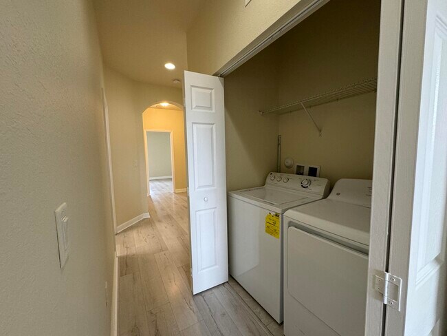 Building Photo - 3317 W 90th St