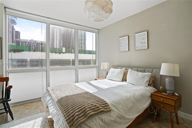 Building Photo - 480 NE 30th St