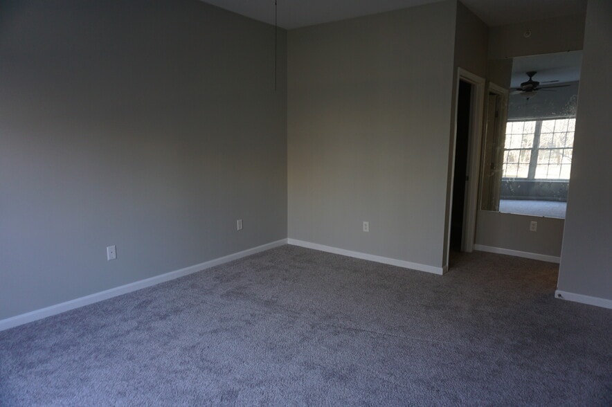 Master Bedroom - 2636 Harding Ct