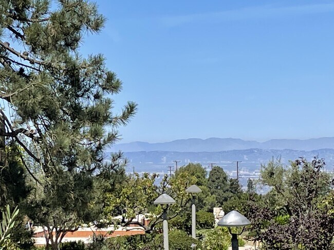 Building Photo - 28159 Ridgecove Ct S