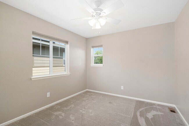Building Photo - 4-Bed 3-Bed House