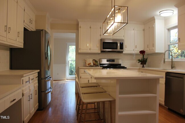 Building Photo - 6321 Gainsborough Dr