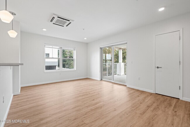 Building Photo - 165 Pavilion Ave