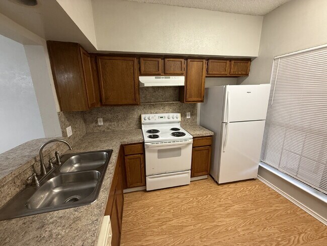 Building Photo - 9601 Forest Ln