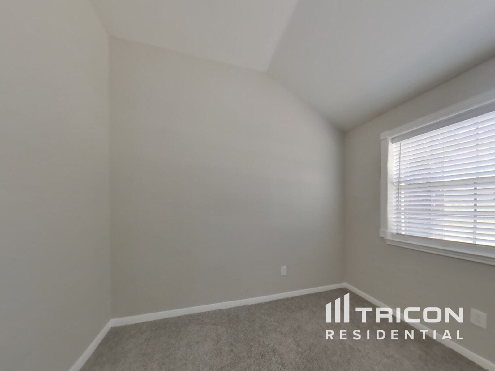 Building Photo - 10326 Emerald Oaks Dr