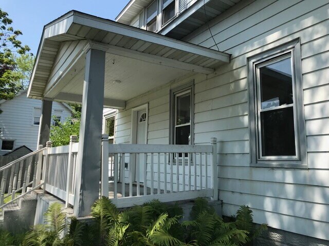 Building Photo - 3 Bedroom Home with Bonus Room - Available September 1st