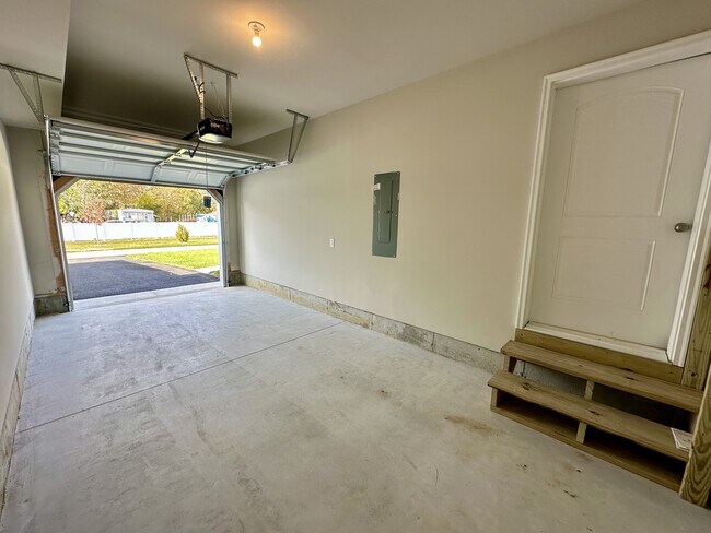 Building Photo - 226 Rojan Rd