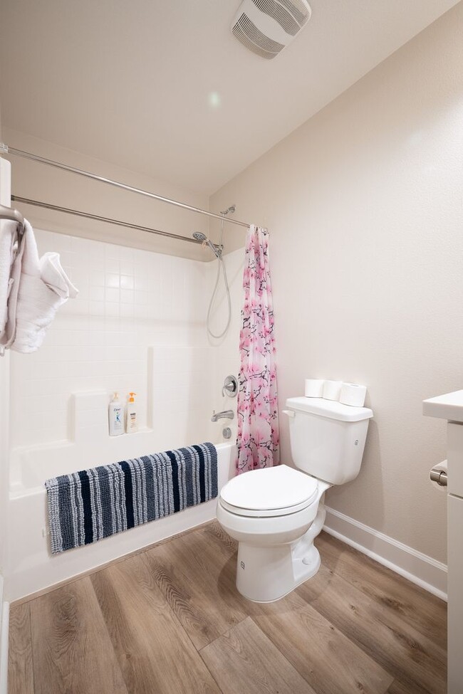 Building Photo - Lovely Home in Chino Valley Unified School...