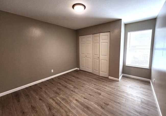 Building Photo - 5908 S Willow Way