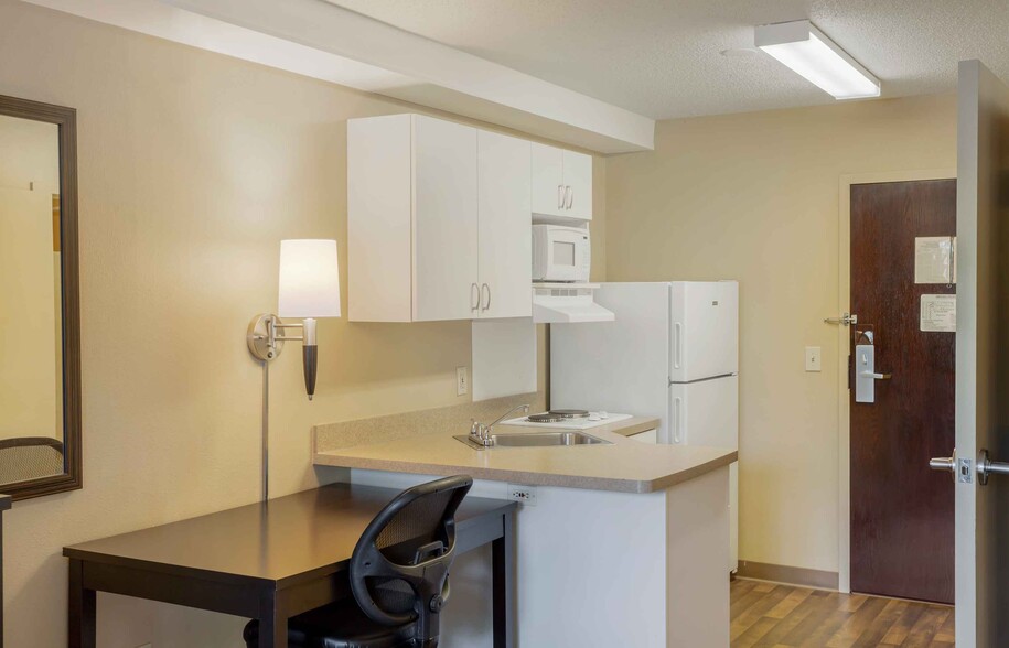 Building Photo - Furnished Studio-New York City - LaGuardia...