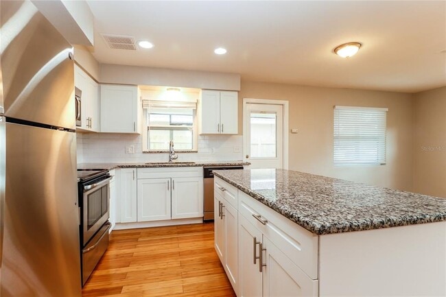 Building Photo - 4107 W Grace St