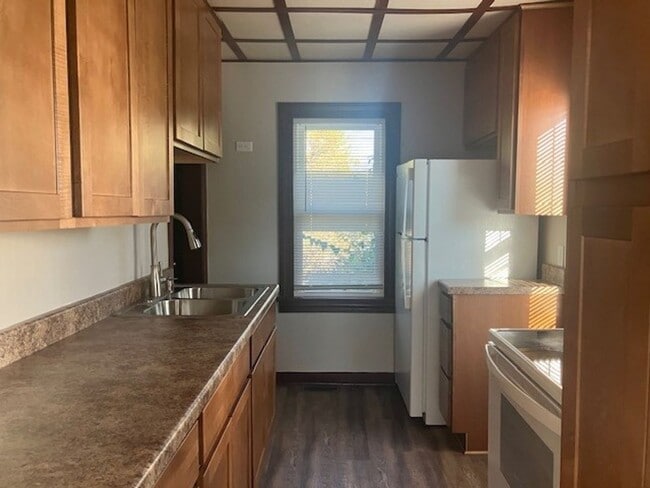 Building Photo - Updated 3 Bedroom - 1 Bath House in Twin Lakes