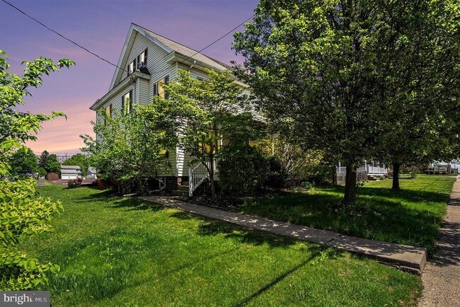 Building Photo - 447 N Main St