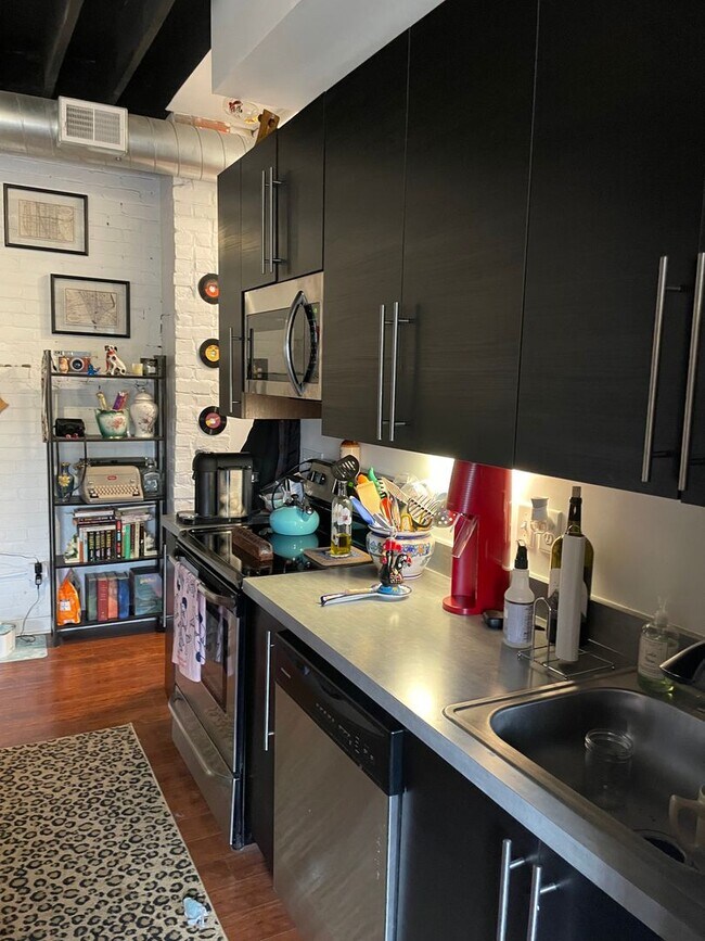 Building Photo - Historic Pike Star Loft