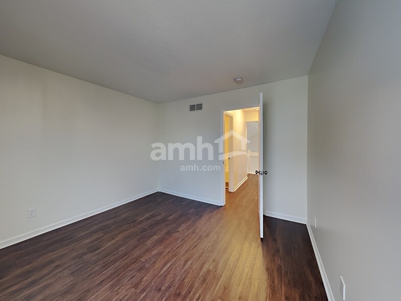 Building Photo - 1531 Mallard Cir E