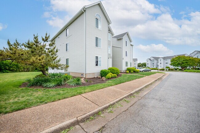 Building Photo - 205 Dockside Dr