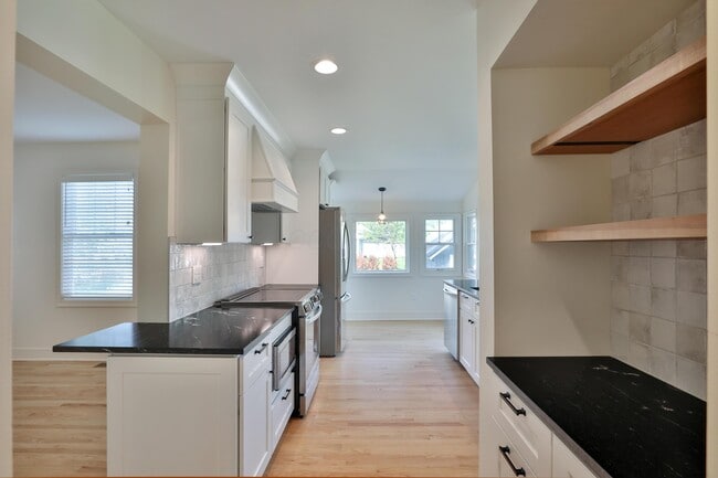 Building Photo - 125 S Knox St