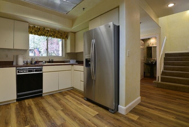 Building Photo - Incline Village: Condo - 2 Bedrooms, 2.5 Bathrooms, 1 Car Garage, Low Elevation, Walk to Lake.