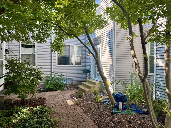 Building Photo - 5776 Kingsbury Pl