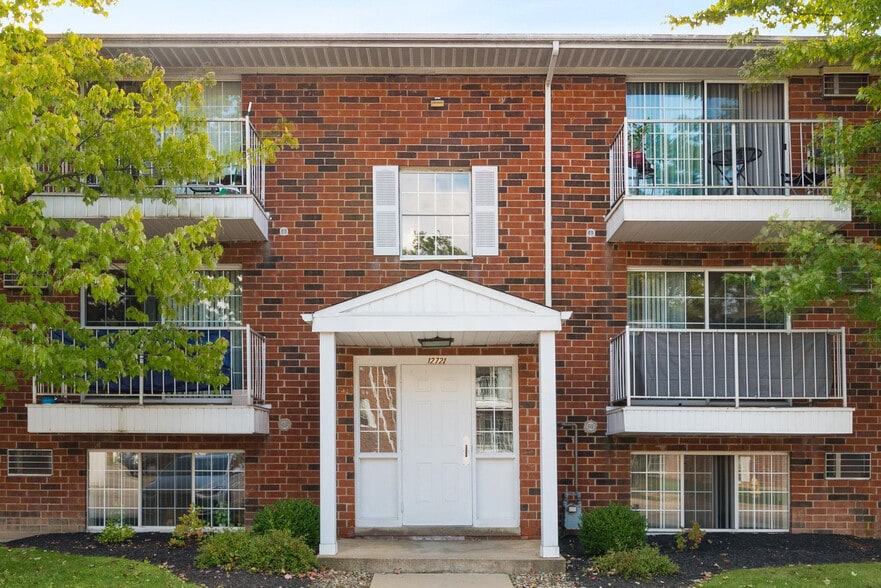 Building Photo - Walnut Hill