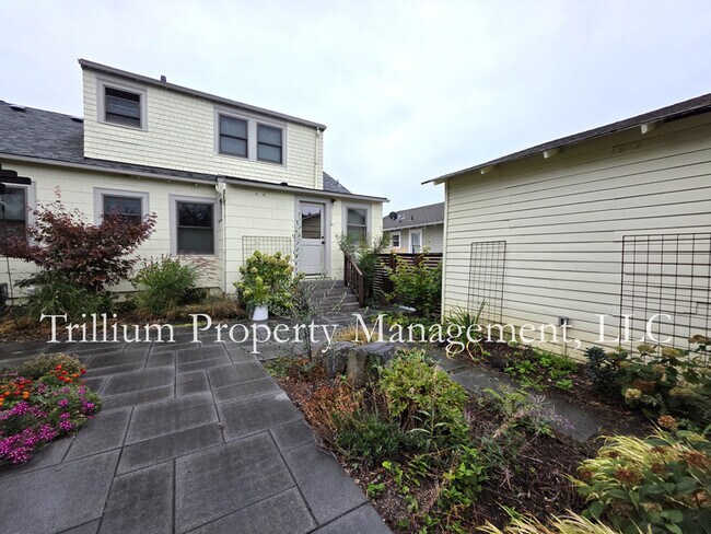 Building Photo - 3015 NE 67th Ave