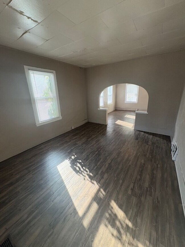 Building Photo - 2 Bedroom / 1 bathroom House in Peoria, IL