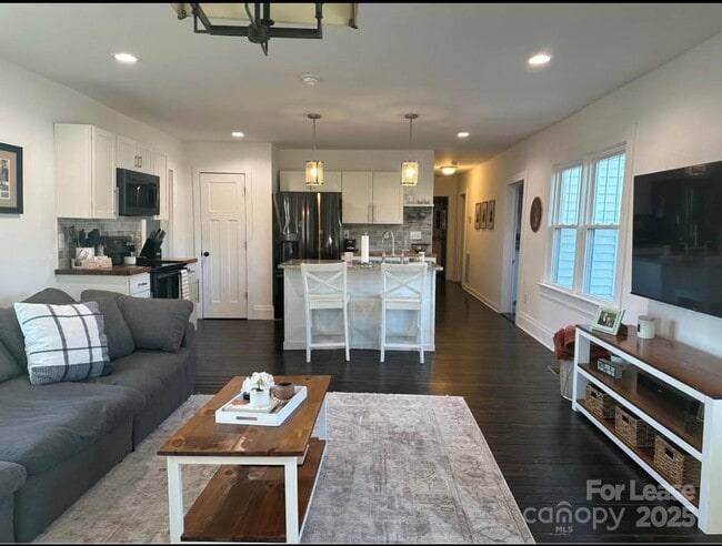 Building Photo - 135 Estelle Rd