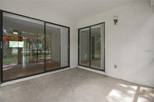 Building Photo - 135 Woodlake Wynde